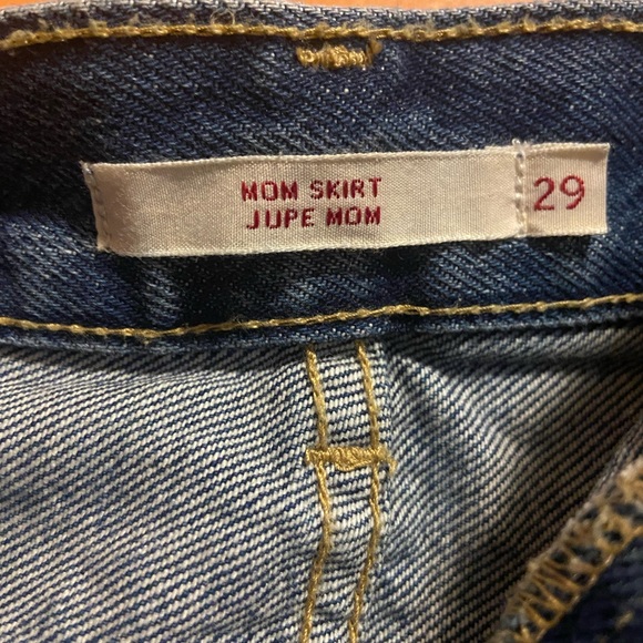Levi’s Mom Skirt | Size 29 | Mid-thigh Jean Skirt - Picture 4 of 4